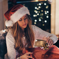 7 Quick, Easy (and Inconspicuous) Ways to De-stress During the Holiday Madness
